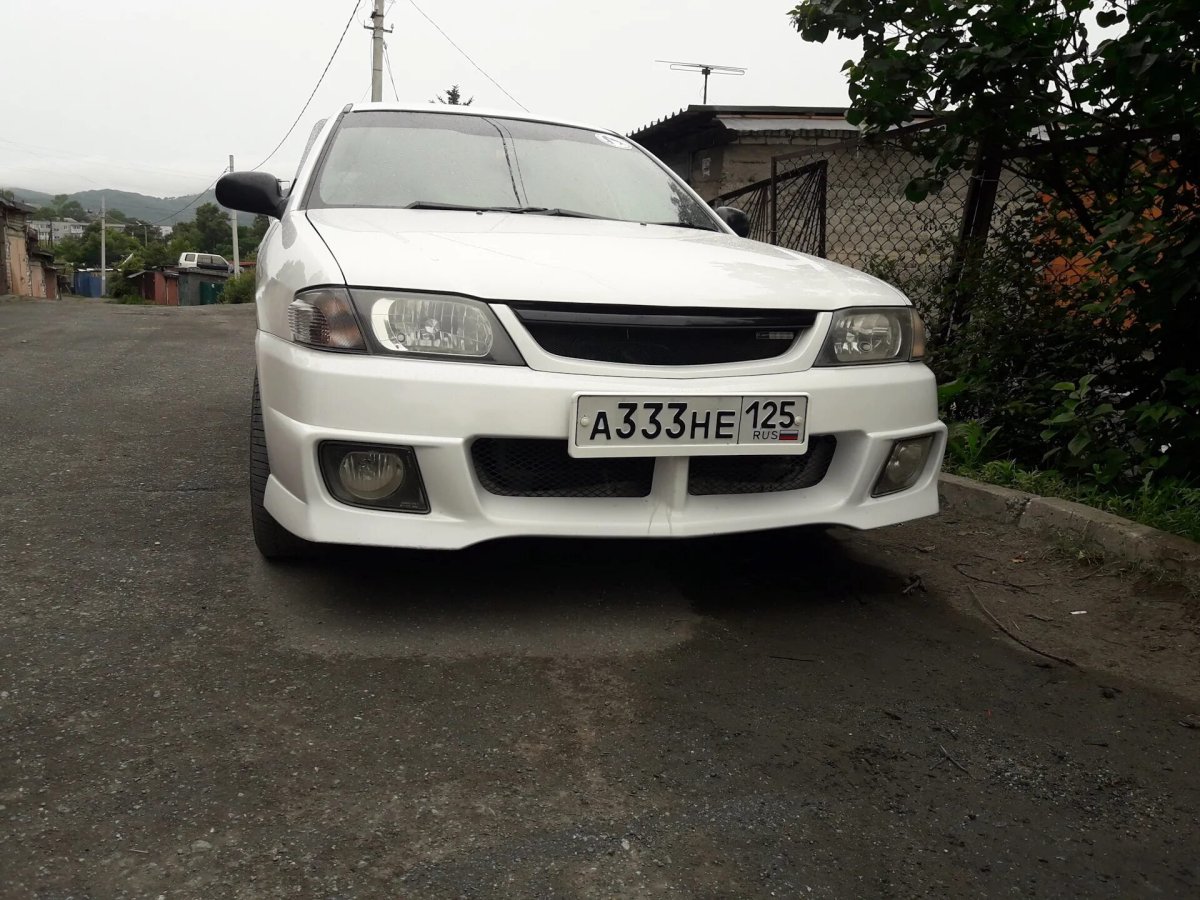 Решетка радиатора Ниссан ад 2001