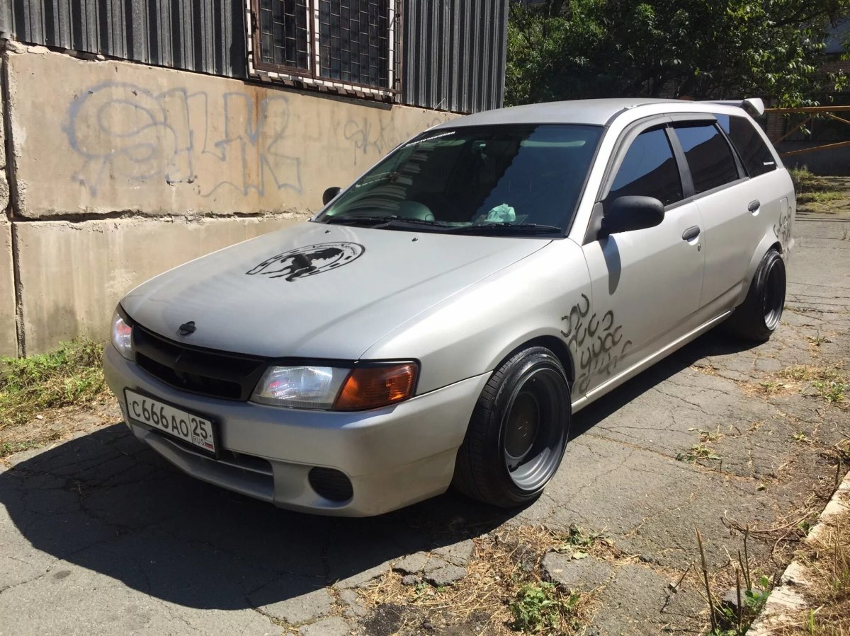 Nissan ad y11 2000
