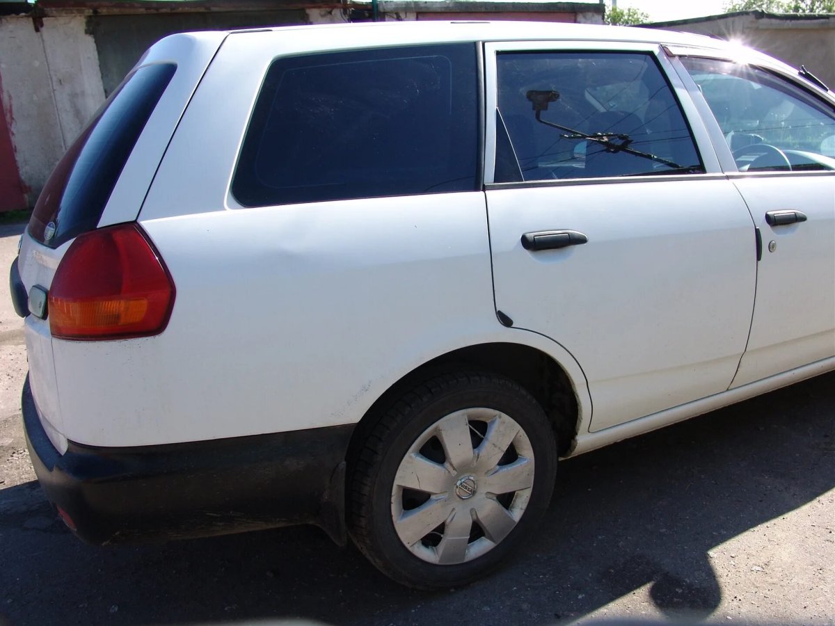 Nissan ad черный