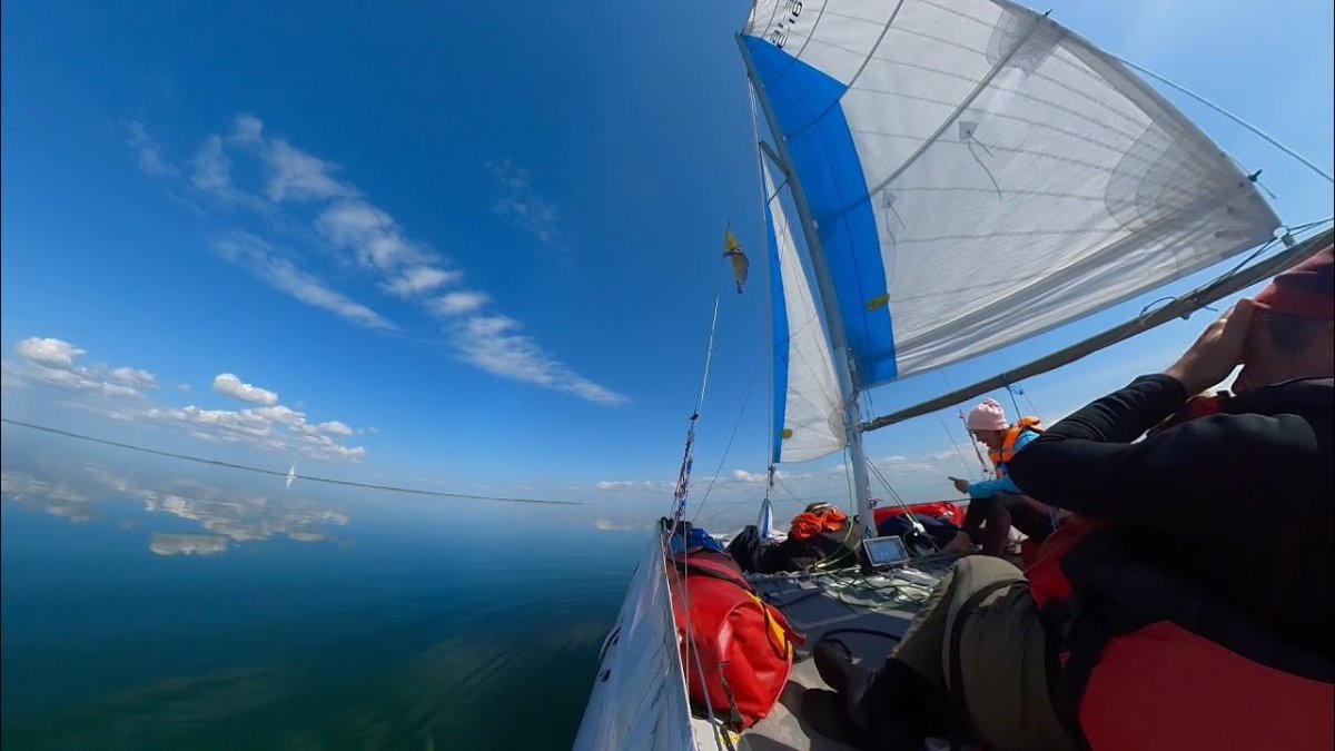 Матрос на яхте