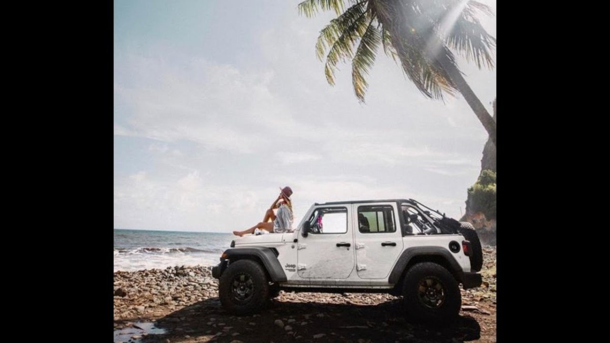 Пляж море джип