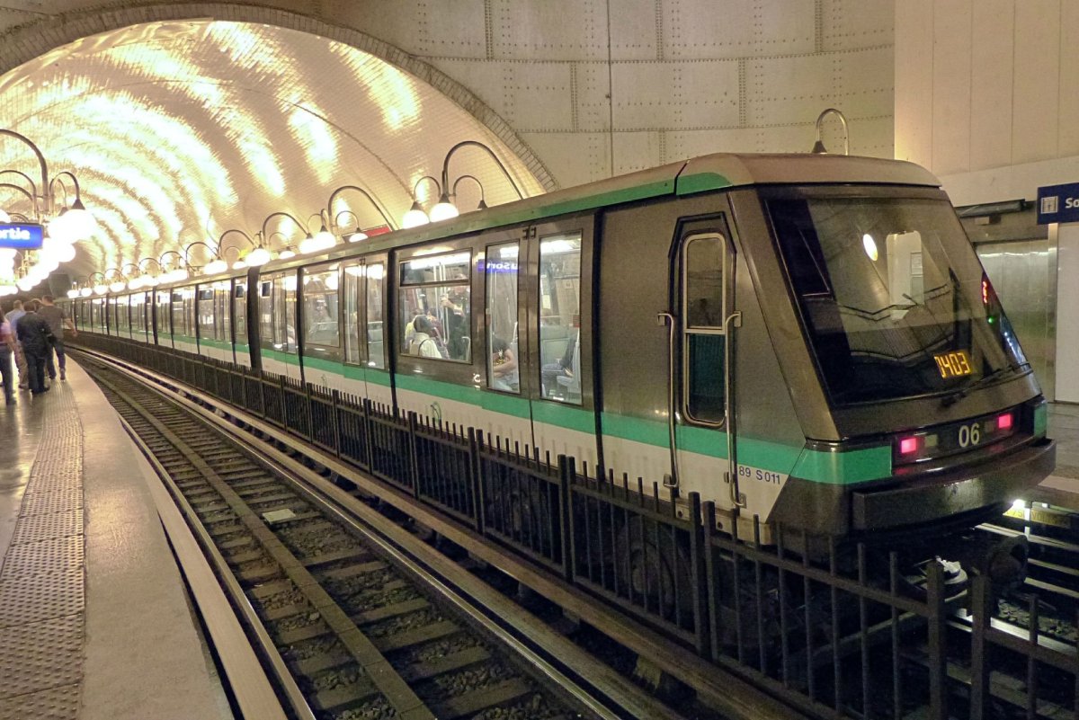 Артемий Лебедев Метропоезд концепт