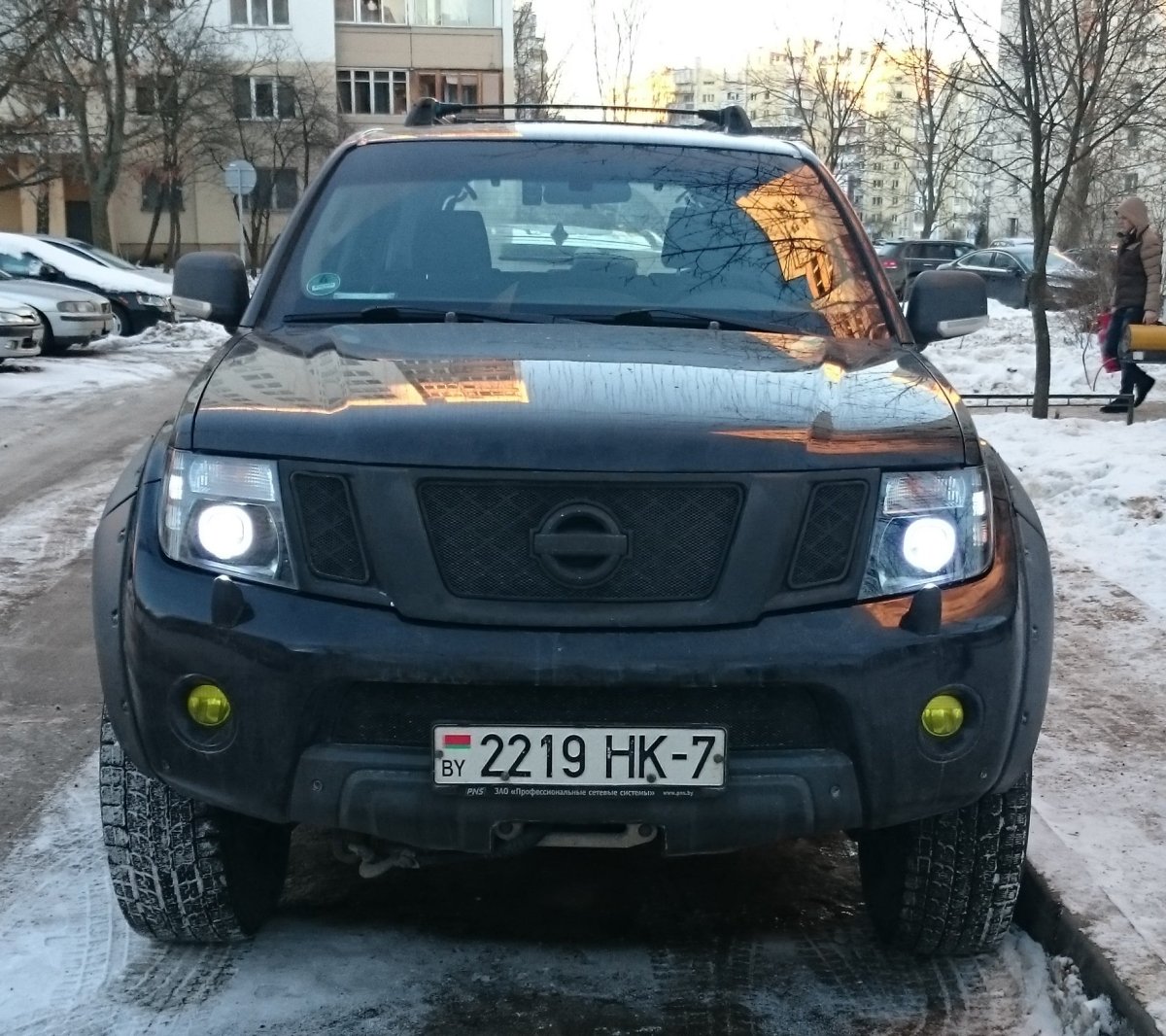 Фара Pathfinder r51