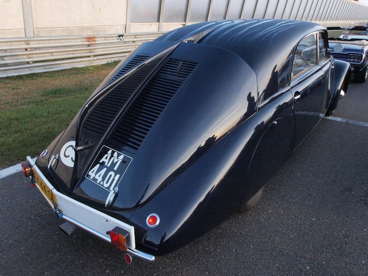 Tatra 700