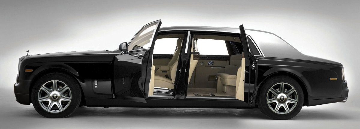 Роллс Ройс Фантом открытые двери