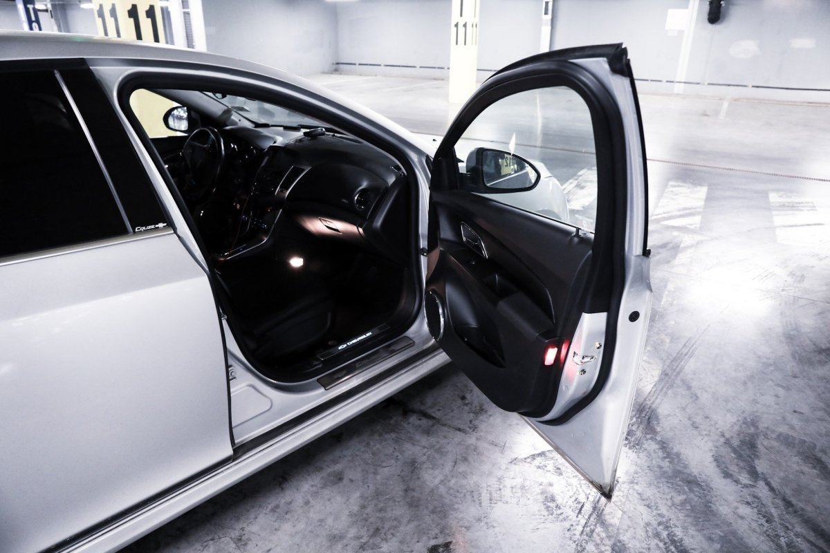 Chevrolet Cruze дверь