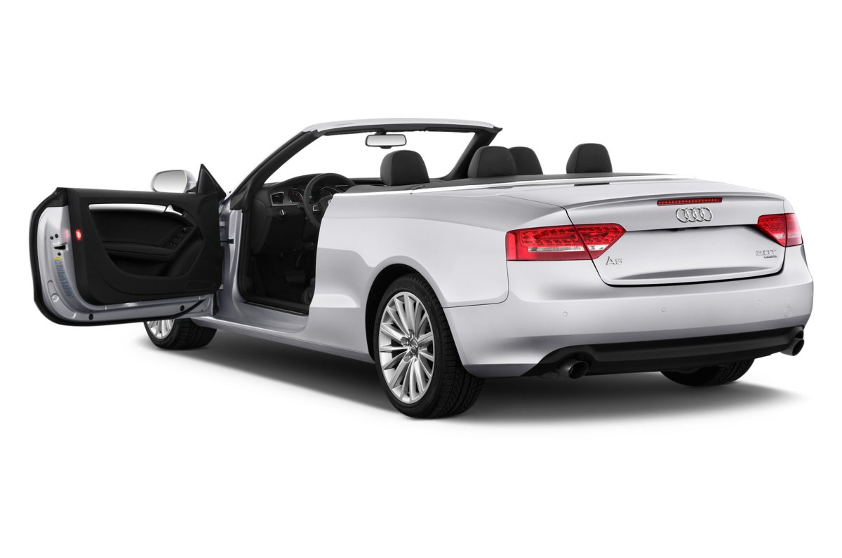Ауди а5 с открытой дверью