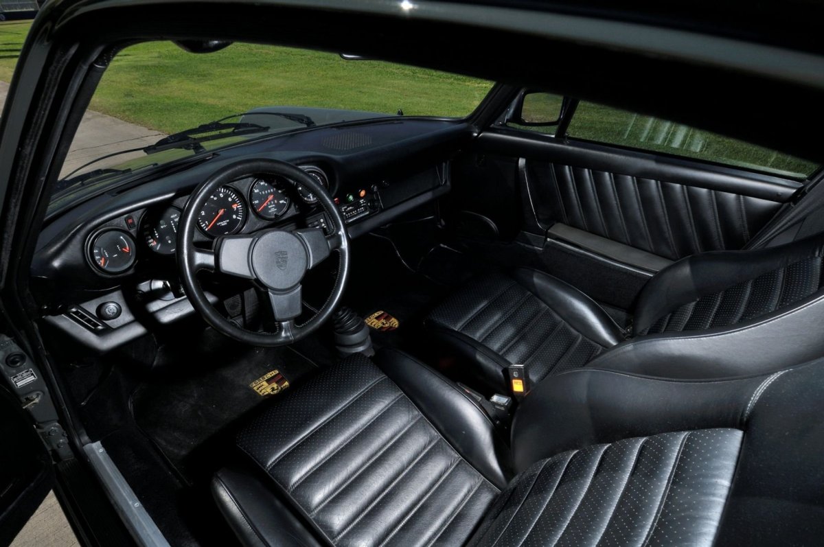 Porsche 911 Turbo 930 салон