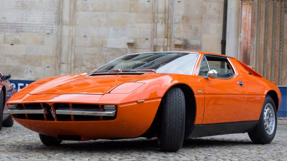 Мазератти оранжевый