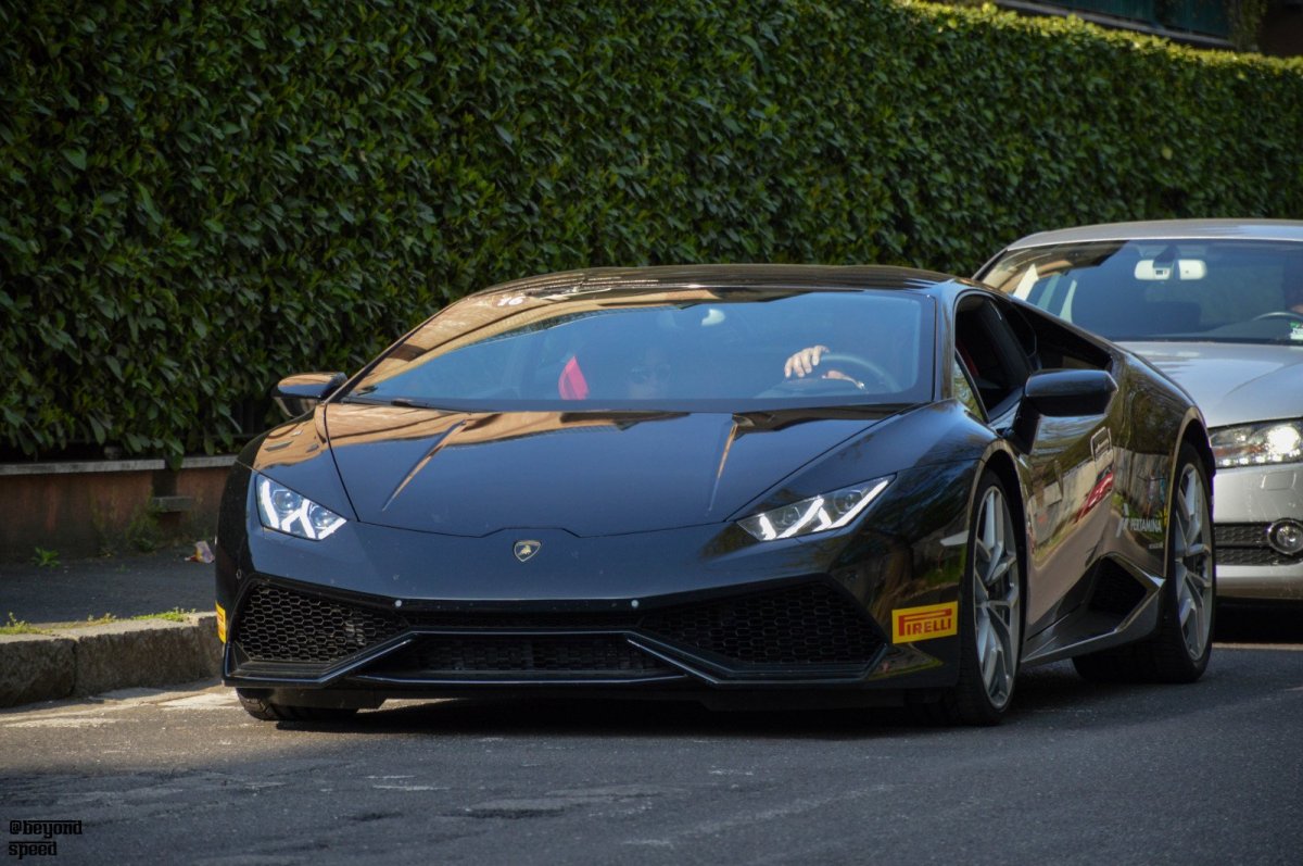 Ламборгини Хуракан черный