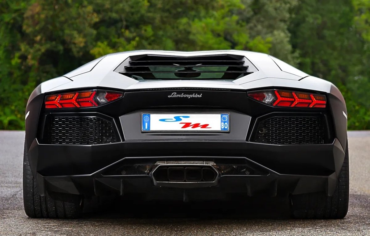 Lamborghini Aventador lp700