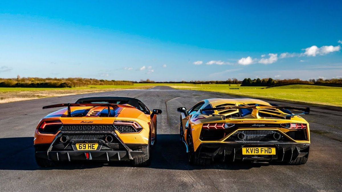 Aventador vs Huracan