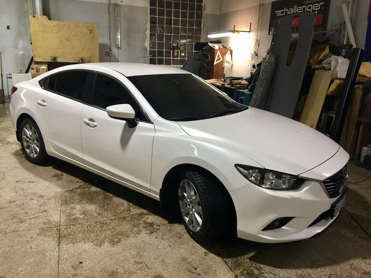 Мазда 6 белая тонированная