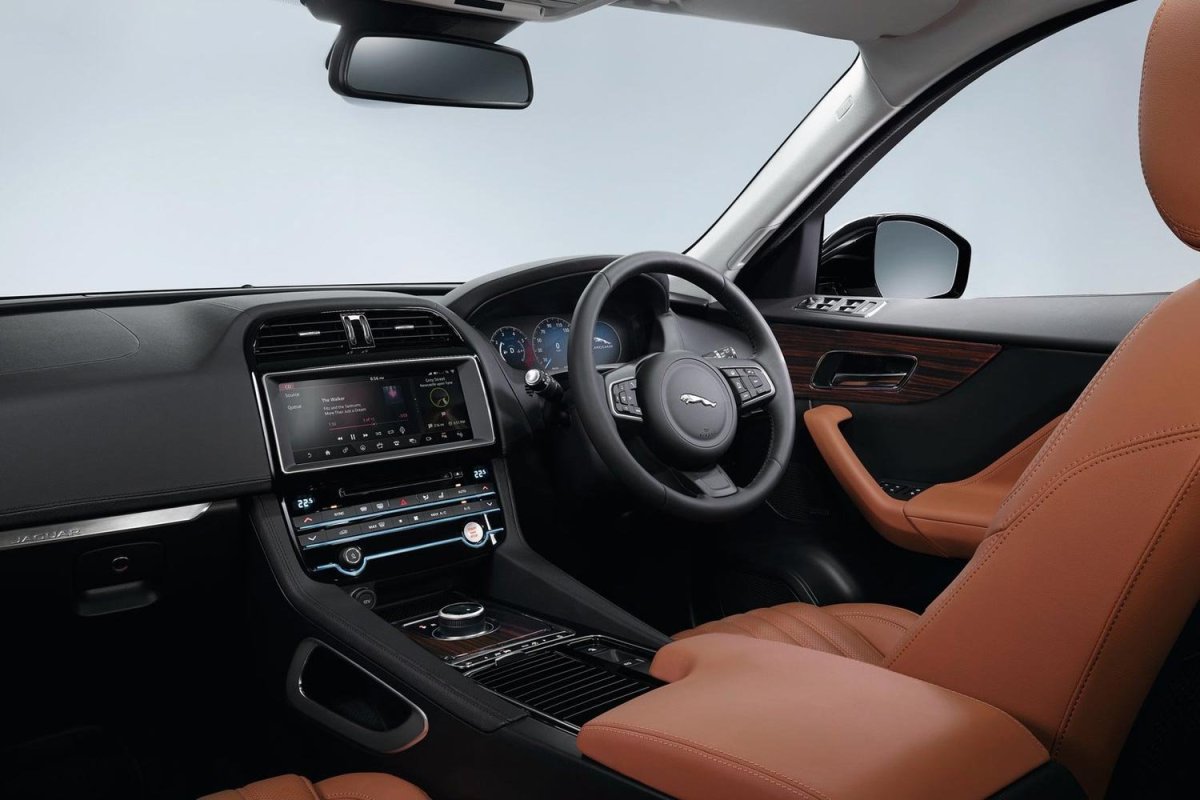 Jaguar f-Pace интерьер