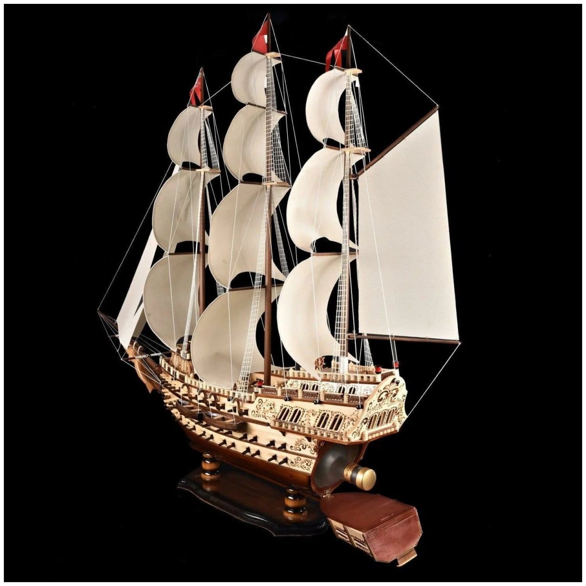 Корабль парусник из дерева