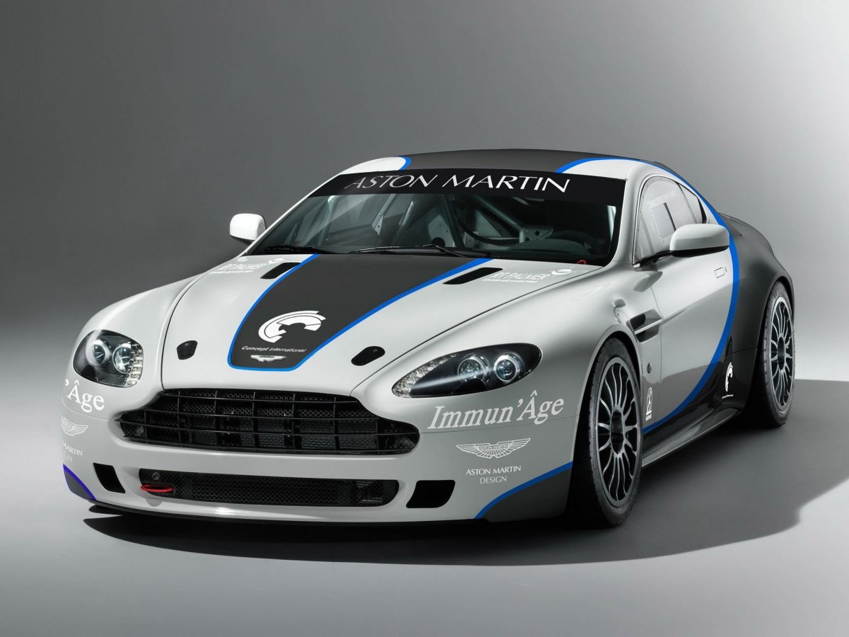 Aston Martin v8 Vantage gt4