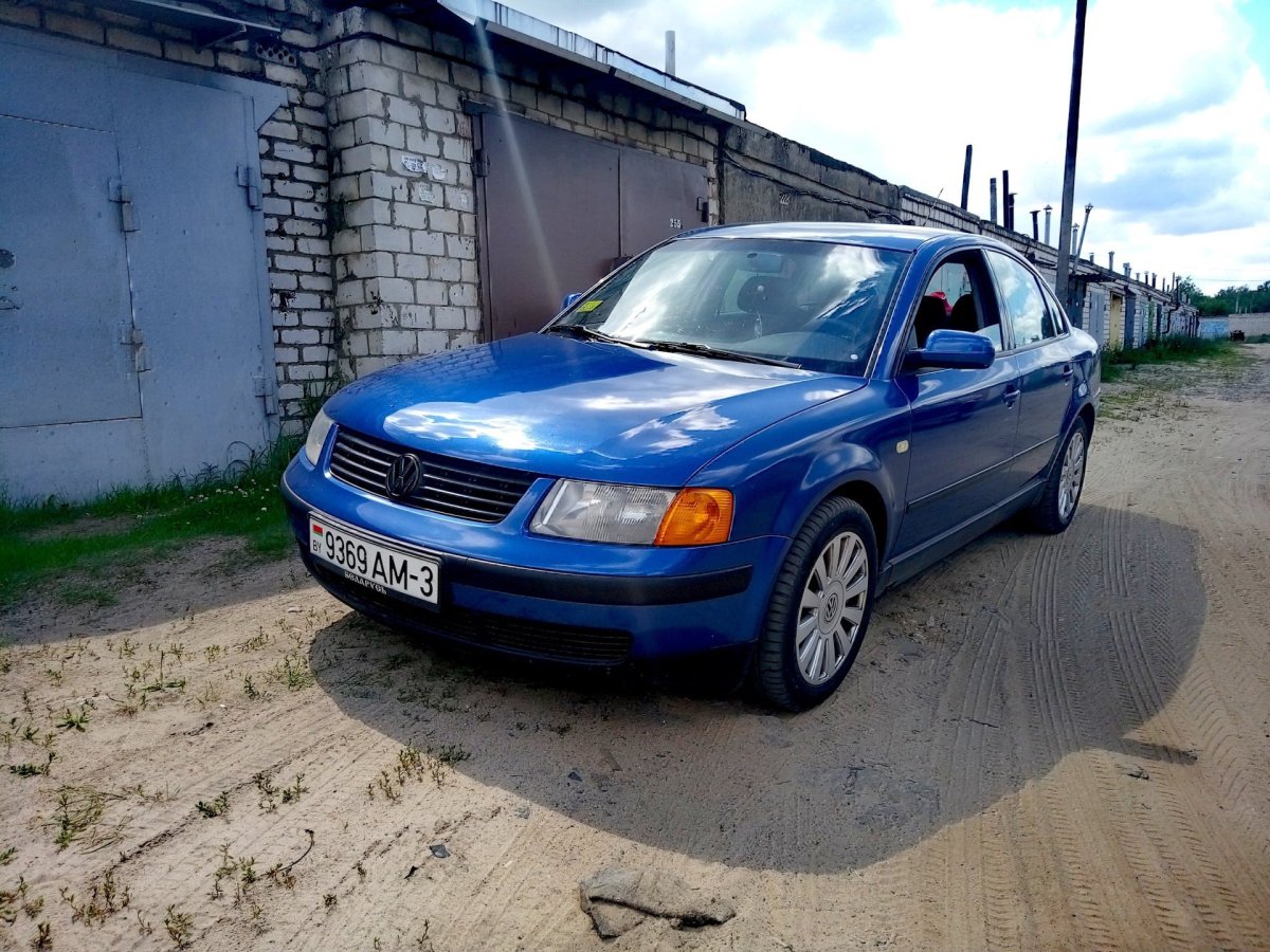 Volkswagen Passat b5 синий