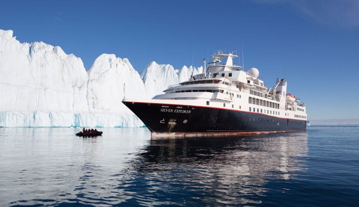 Круизный лайнер в Антарктиду