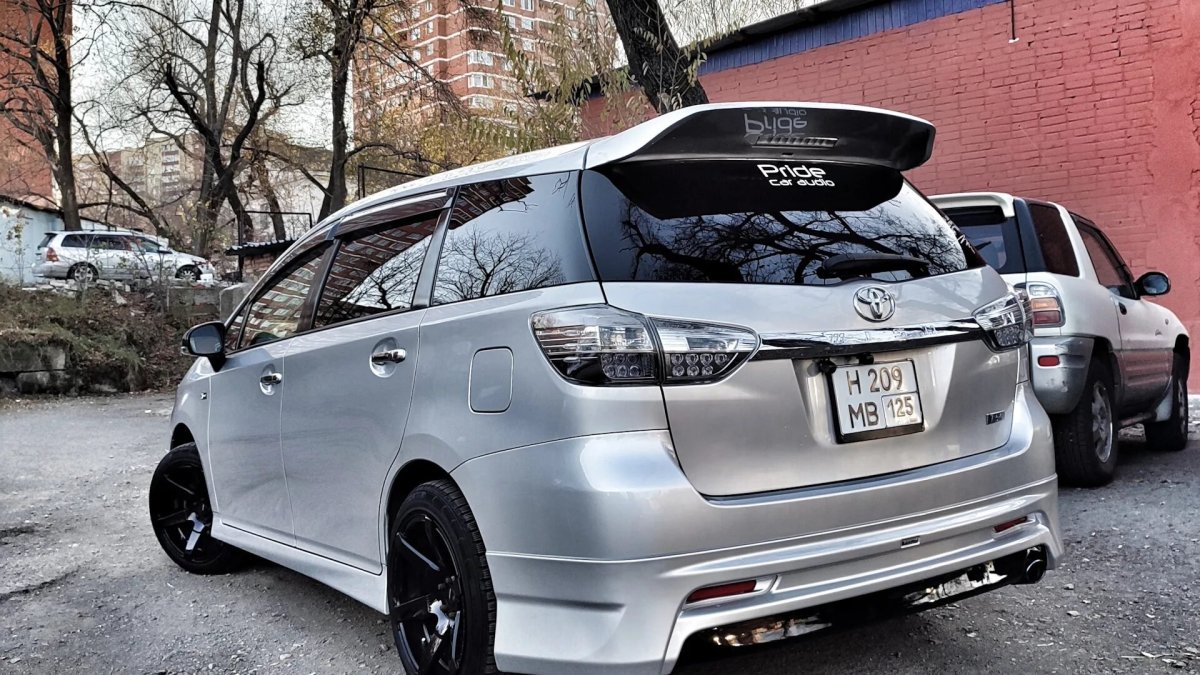 Тойота Виш 2