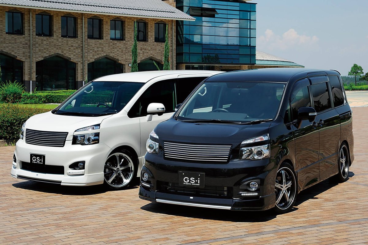 Тойота Вокси 2017