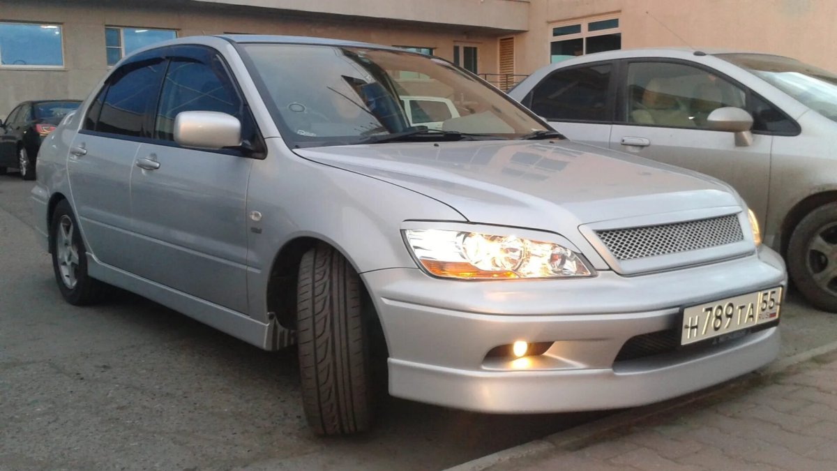 Мицубиси Лансер цедия