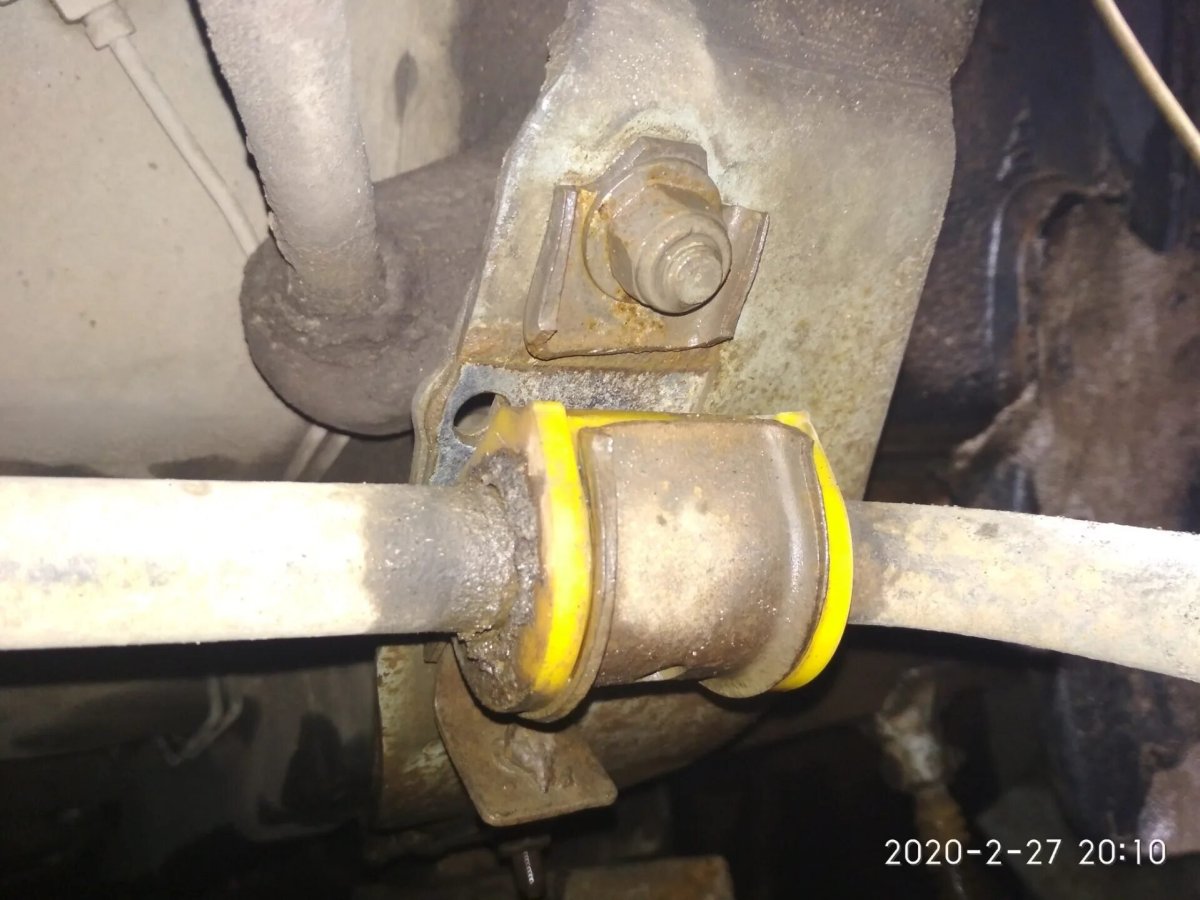 Нива Шевроле скрип сзади