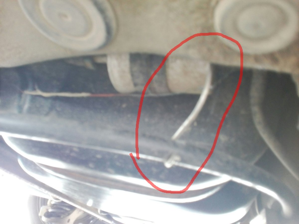 Стук сзади поло седан 2014