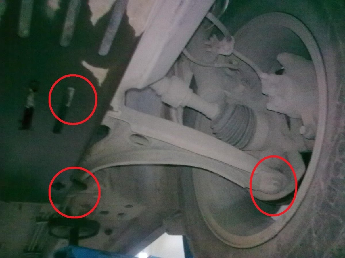 Скрип спереди при проезде неровностей БМВ