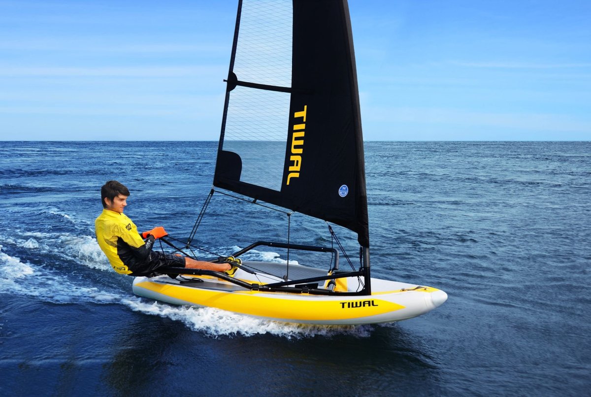 Парусная яхта швертбот