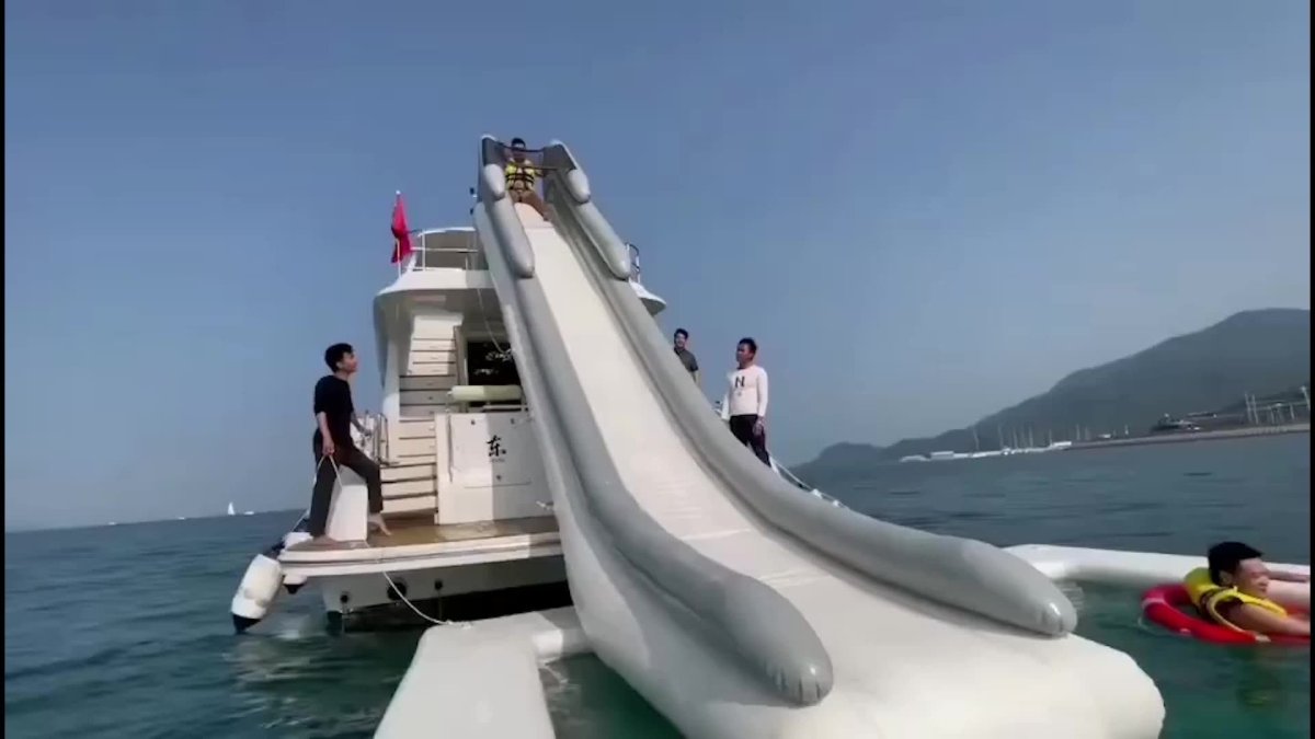 Надувная горка для яхты