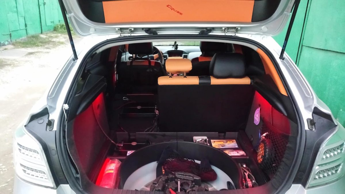 Полка багажника Шевроле Круз хэтчбек