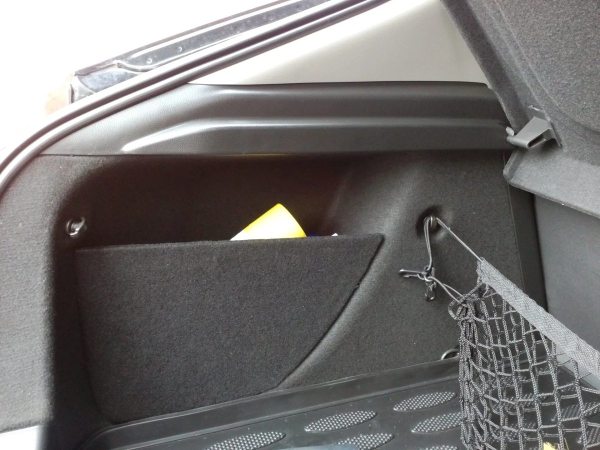 Держатель полки багажника Шевроле Круз хэтчбек