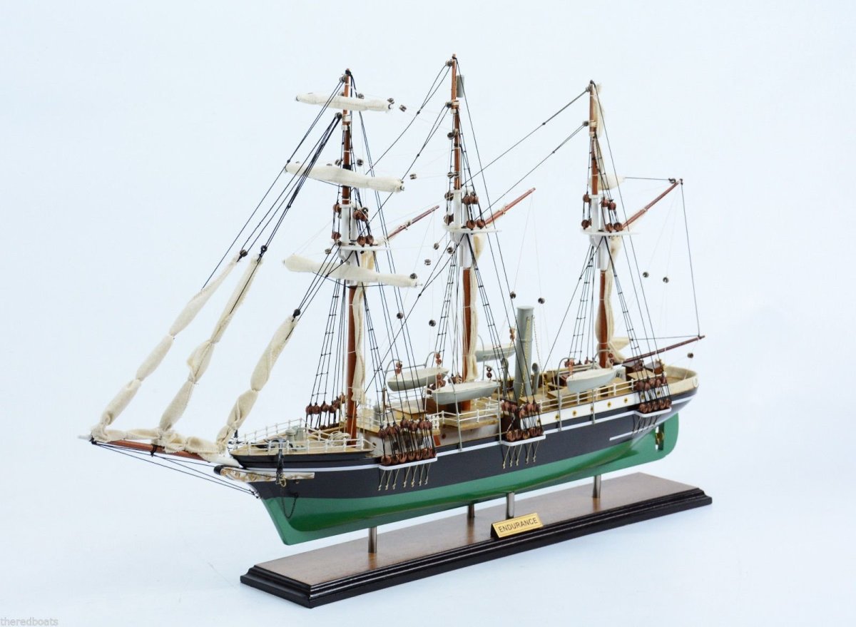 Модель баркентина Вега