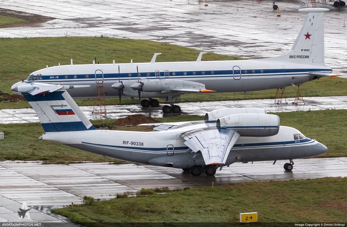 АН-72 военно-транспортный самолёт