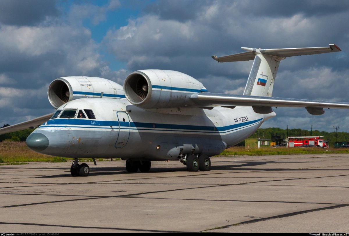 Самолёт АН 72 ra 72033 43