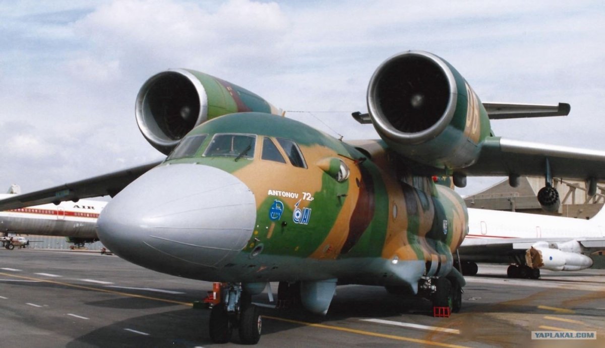 АН-72 транспортный самолёт