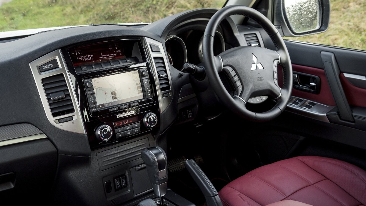 Mitsubishi Shogun салон