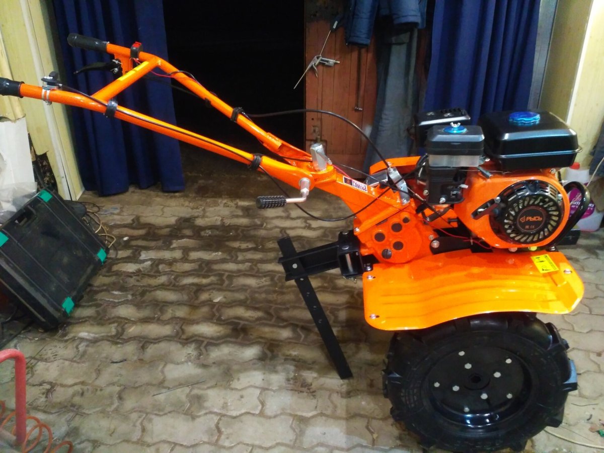 Мотоблок бензиновый Рысь МБР 7-10 7 Л.С.