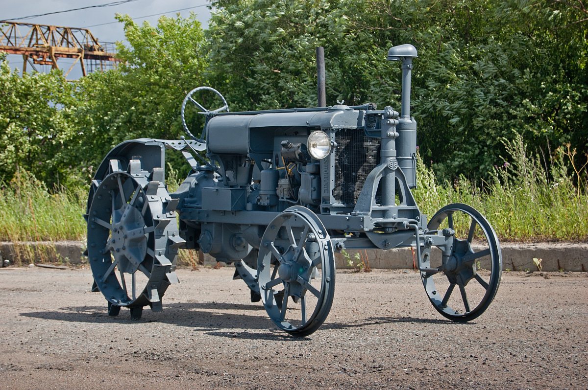 Трактор универсал красный Путиловец