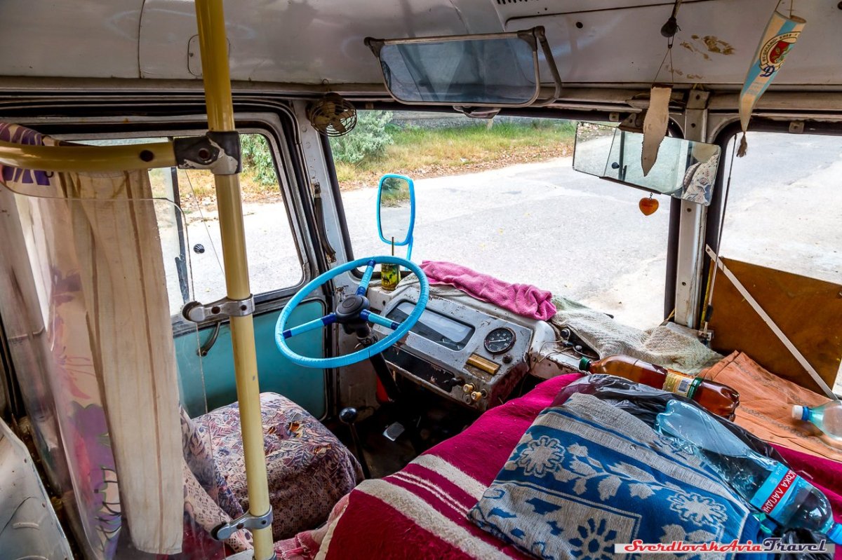 Автобус ПАЗ 672 салон водителя