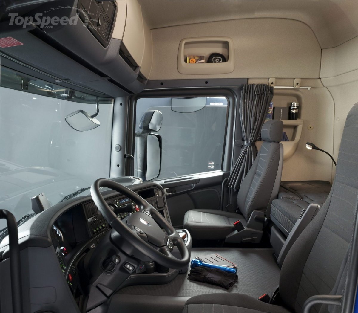 Кабина внутри Скания g400