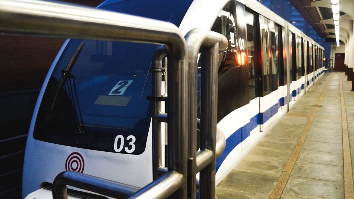 Поезд метро