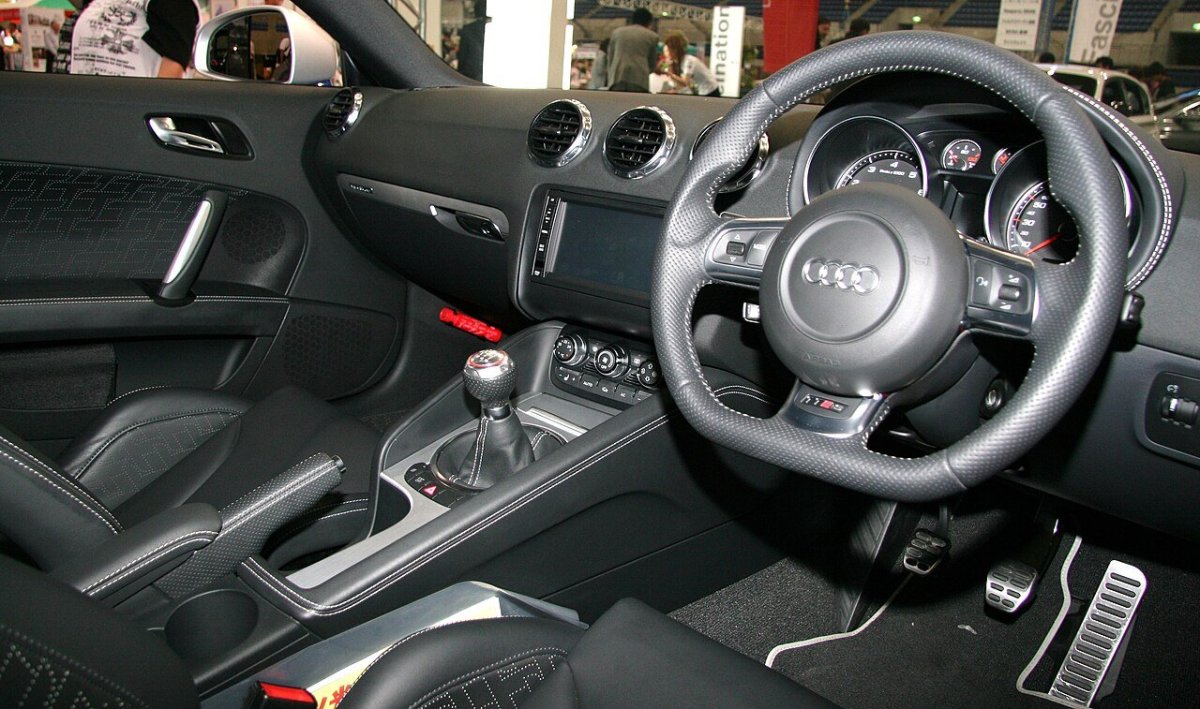 Audi TT RS 2010 салон