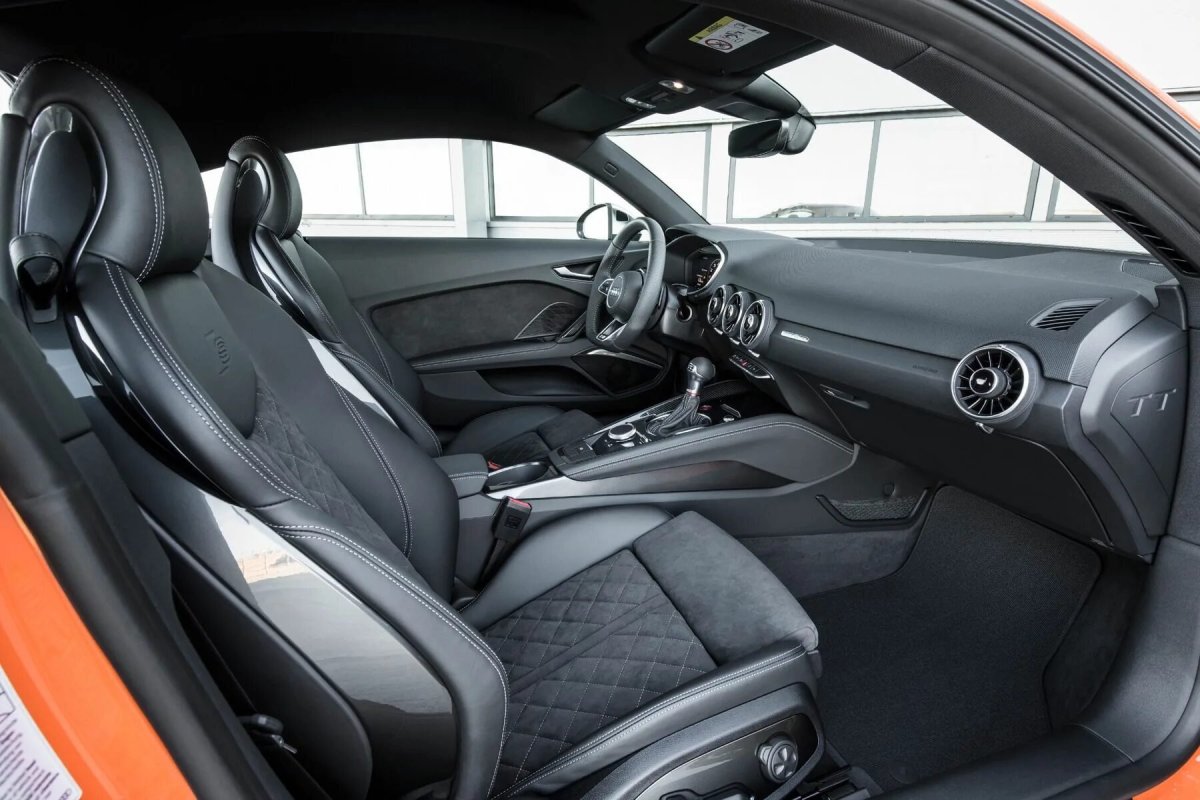 Ауди ТТ 2020 салон