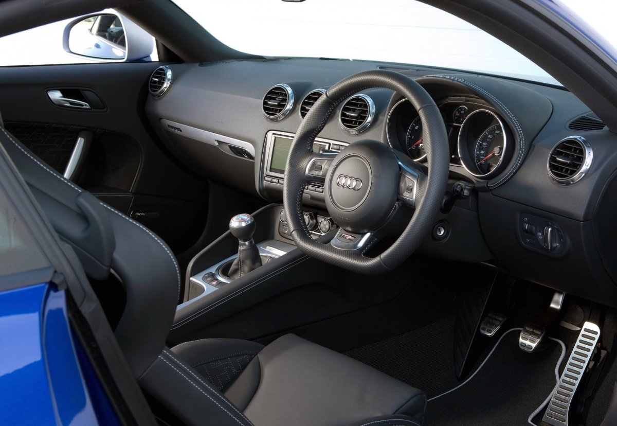 Audi TT RS 2009 салон