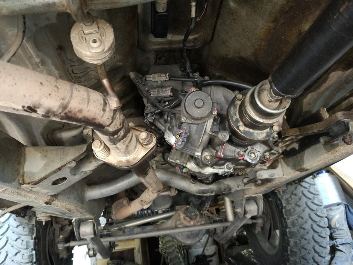 Suzuki Jimny 2007 снизу