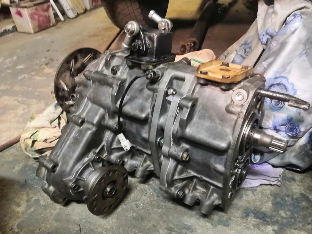 Toyota Hilux 2.7 коробка передач