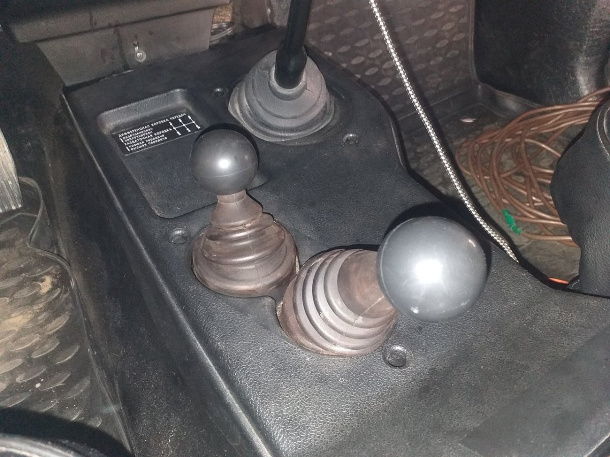 Чехол рычагов раздатки Нива 2121