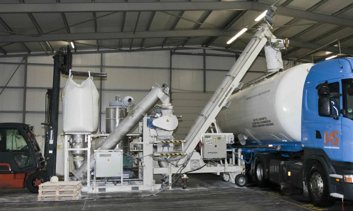 ЦТ-25 цементовоз