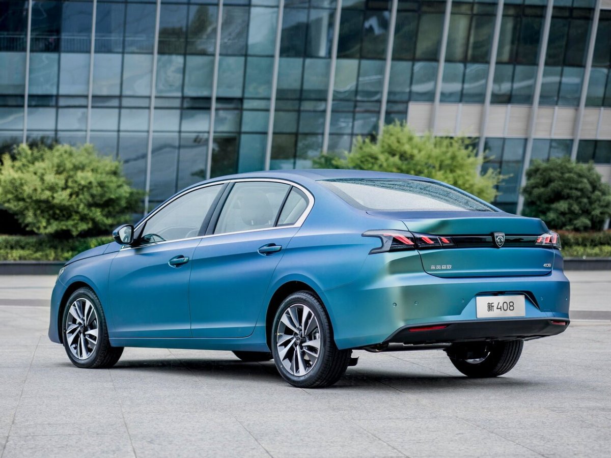 Peugeot 408 2022 новый